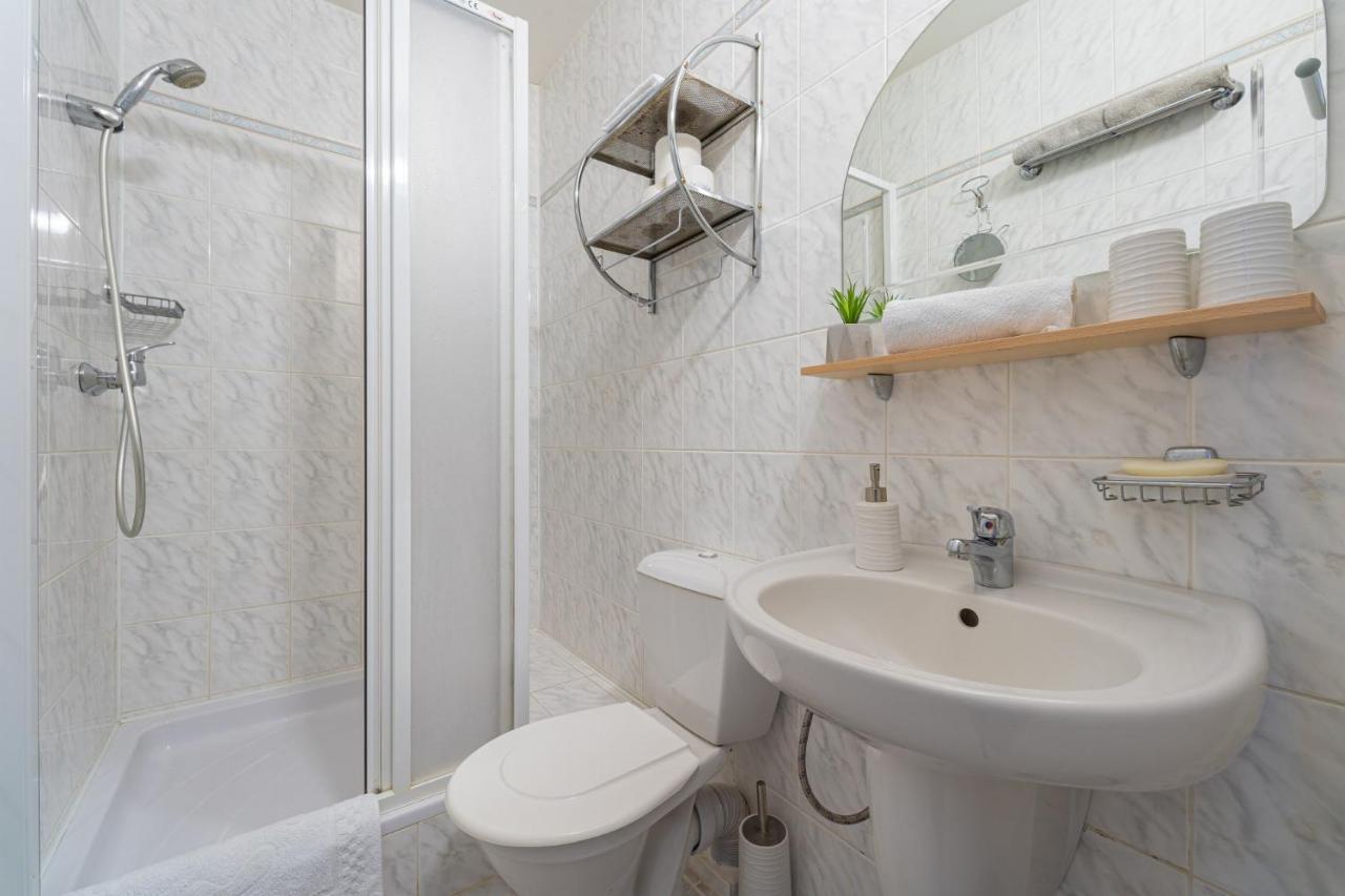 Chambre Triple avec Salle de Bains Privative