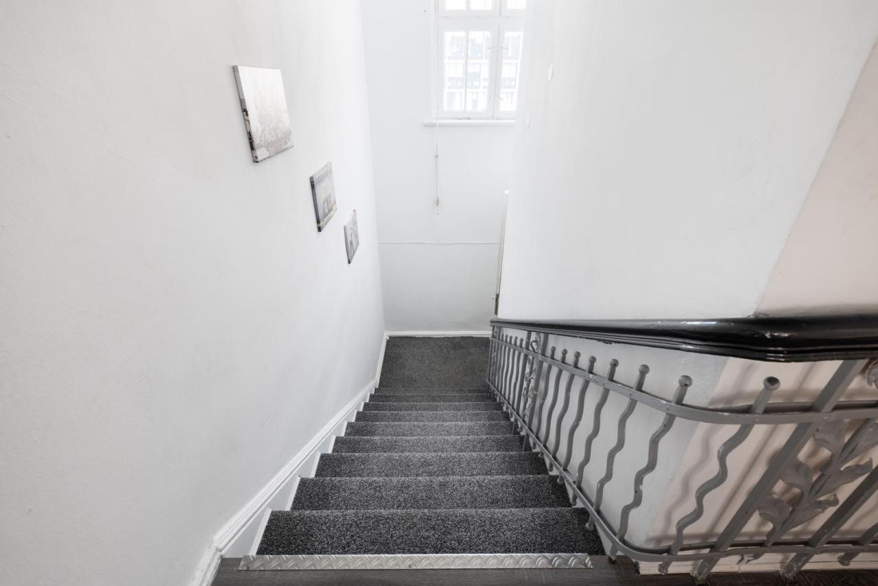 160qm 6-Zimmer Banksi-Galerie-Apartment Hauptbahnhof - Chambres d'hôtes Berlin