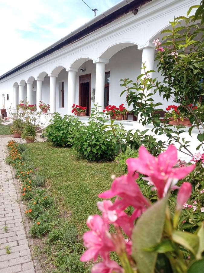 Heni Vendégháza - Bed and Breakfast