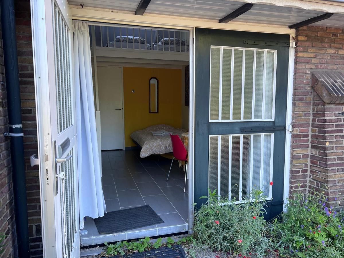 Tiny apartment in cute village very close to Amsterdam - Ferienwohnung Weesp