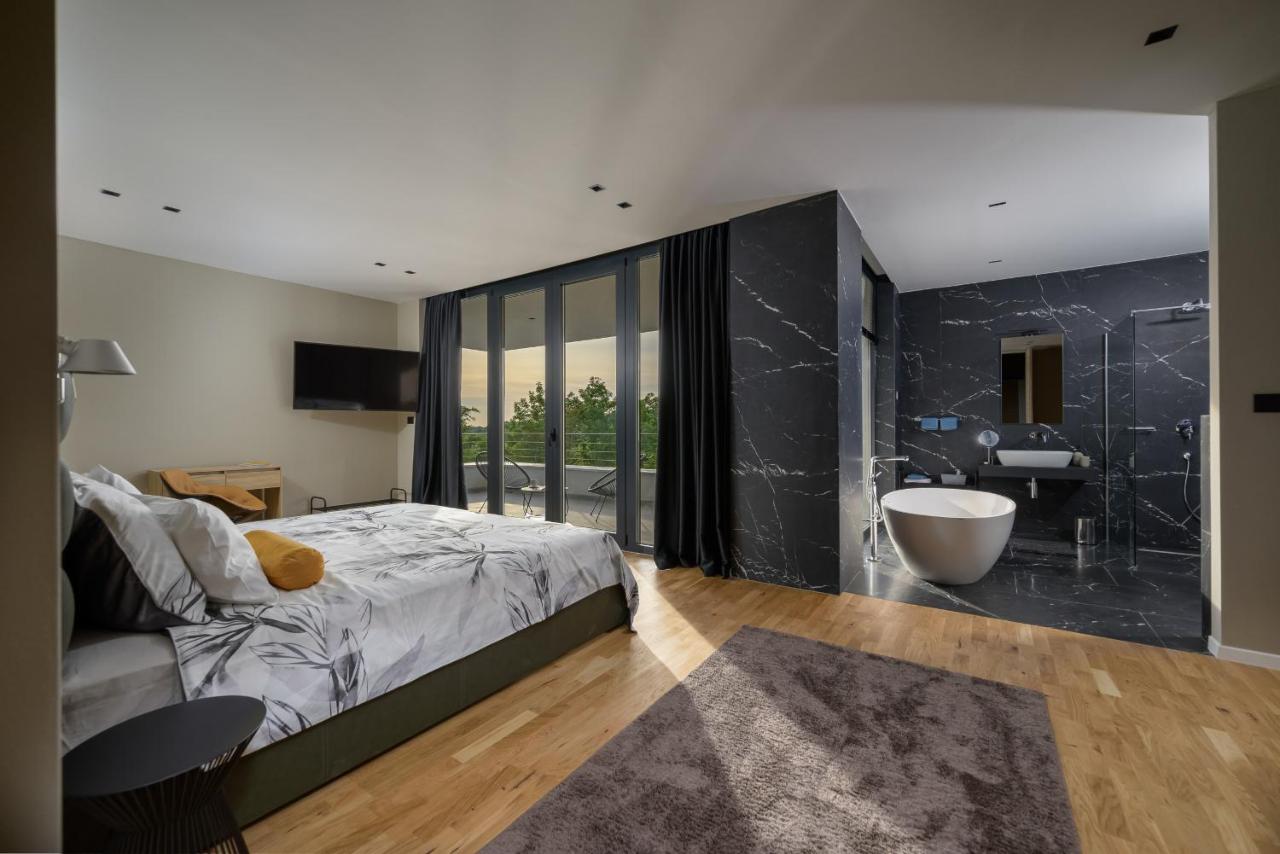 Beautiful She Luxury Villa with view in Groznjan - B&B