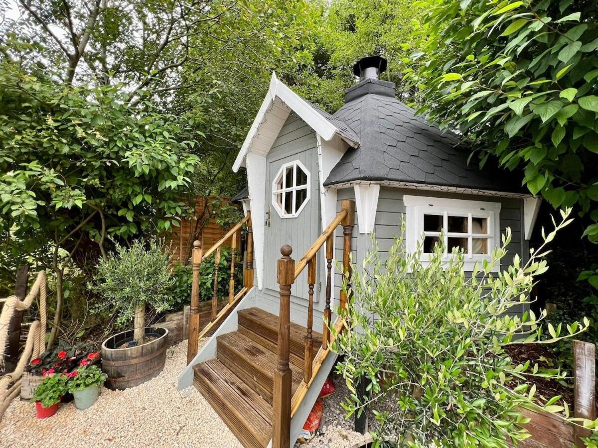 4 - BBQ Hut - Log Burner - Valley Views - B&B