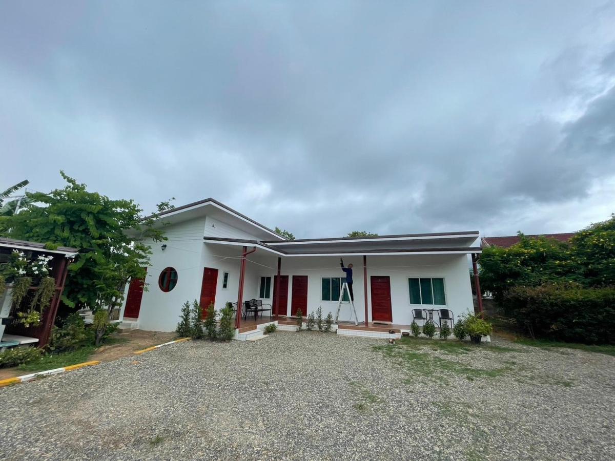 Jeerat House จิรัสเฮ้าส์ - B&B