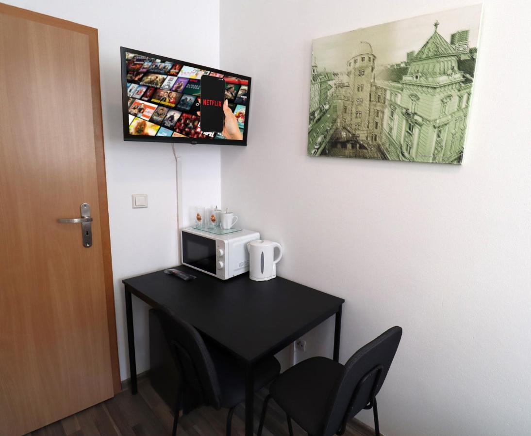 Deluxe Studio