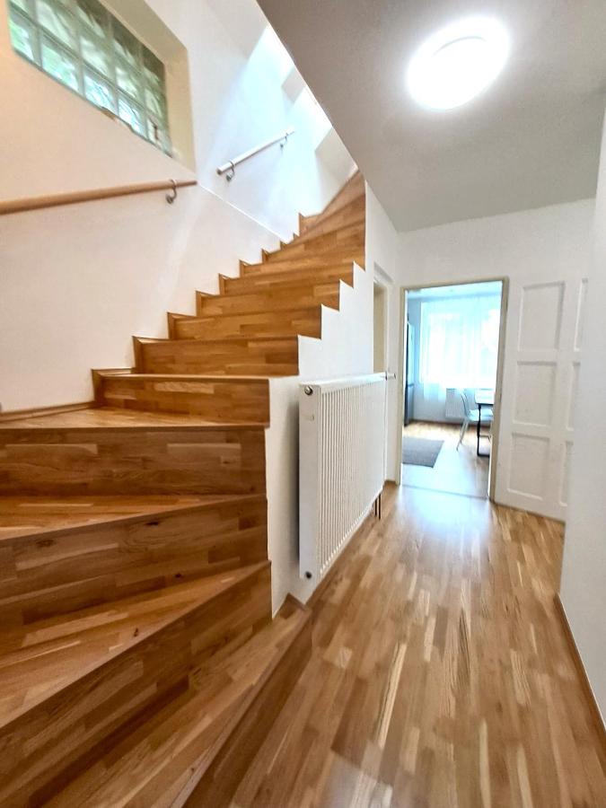 Apartmánový dům se zahradou v klidné části Prahy - Chambres d'hôtes Prague
