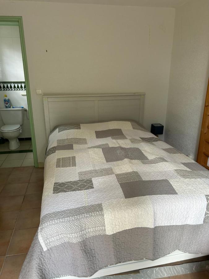 Chambre dans dépendance avec SDB - B&B