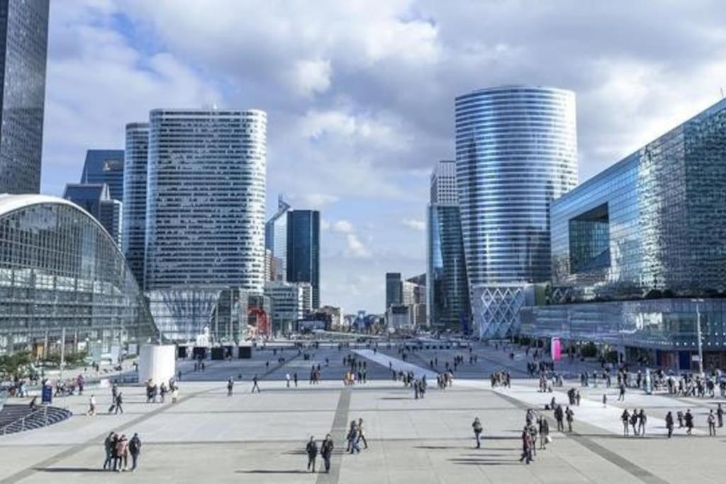 Paris La Defense - Modern Apartment with Jacuzzi - B&B