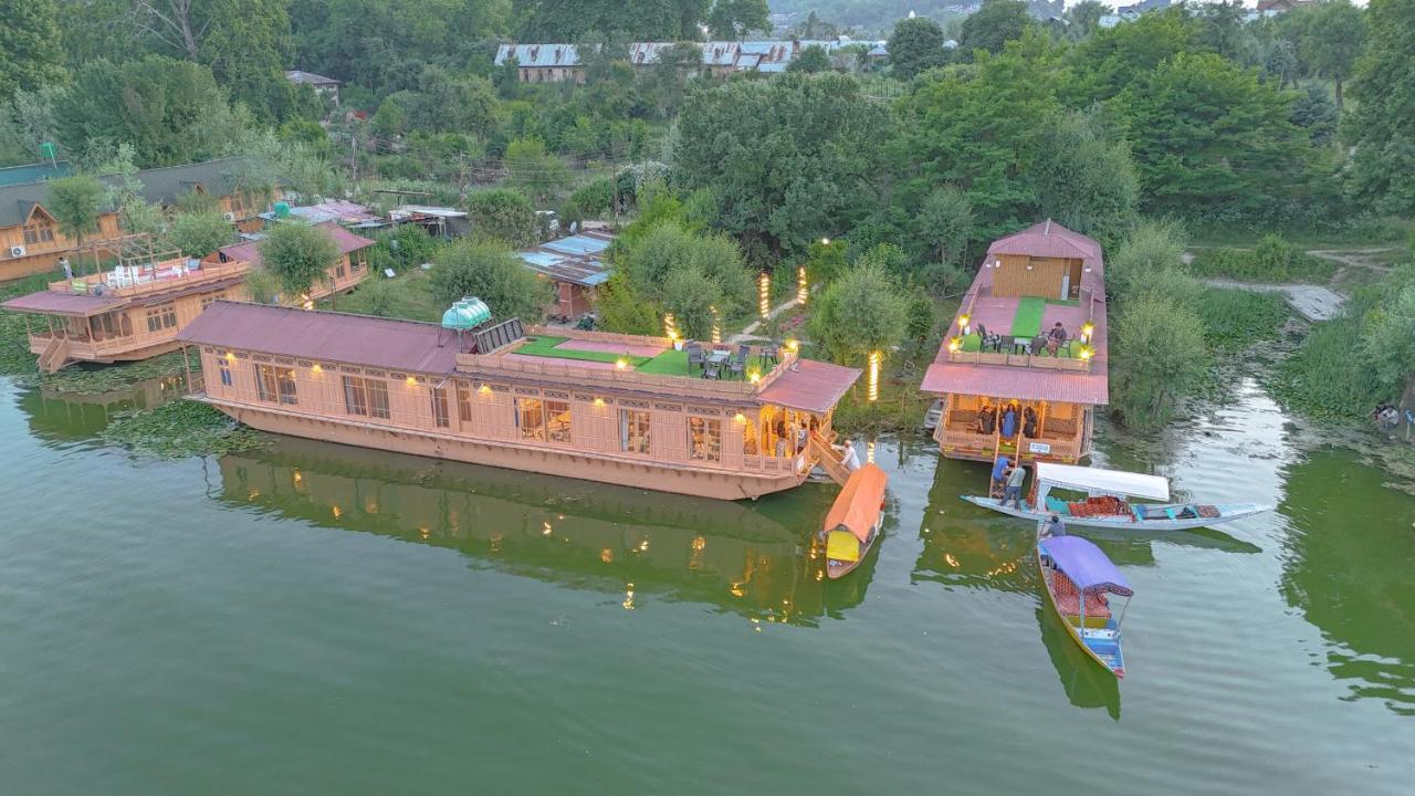 Peacock Houseboats - Bed and Breakfast Srinagar