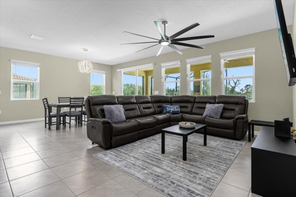 6 Bedroom 55 Bathroom Solterra - B&B Davenport