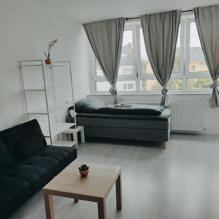 Monteurwohnung Ferienwohnung Business Appartement links Langenfeld - B&B