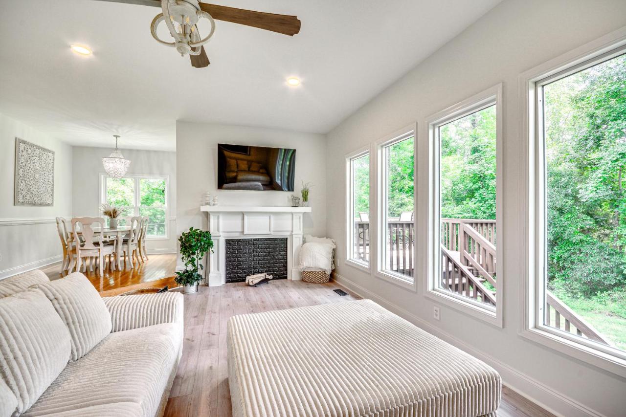 Bright and Elegant Home in High Point with Deck! - B&B