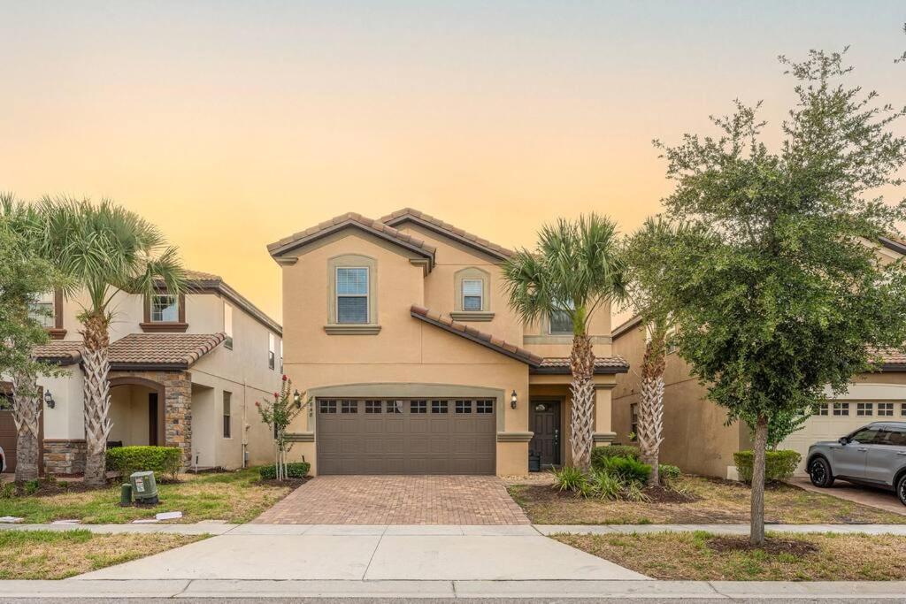 7BR Family Friendly Resort Pool Home Near Disney - B&B Kissimmee