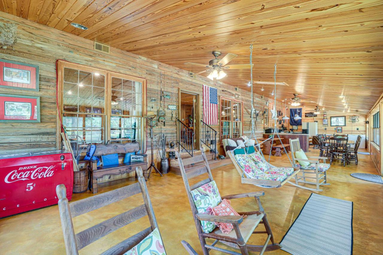 Pet-Friendly Ehrhardt Home w/ Private Pond & Yard! - Ferienwohnung Ehrhardt