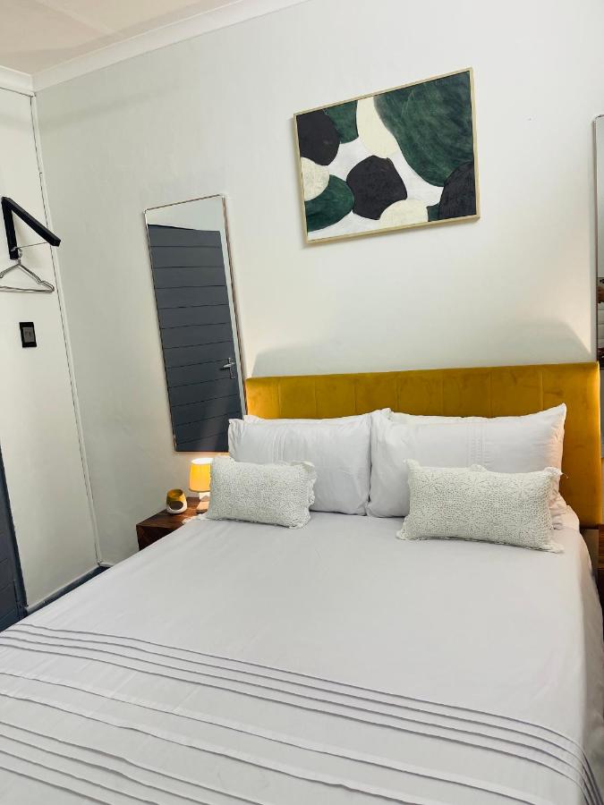 Private Cosy Cottage on Pelican - Bed and Breakfast Durban