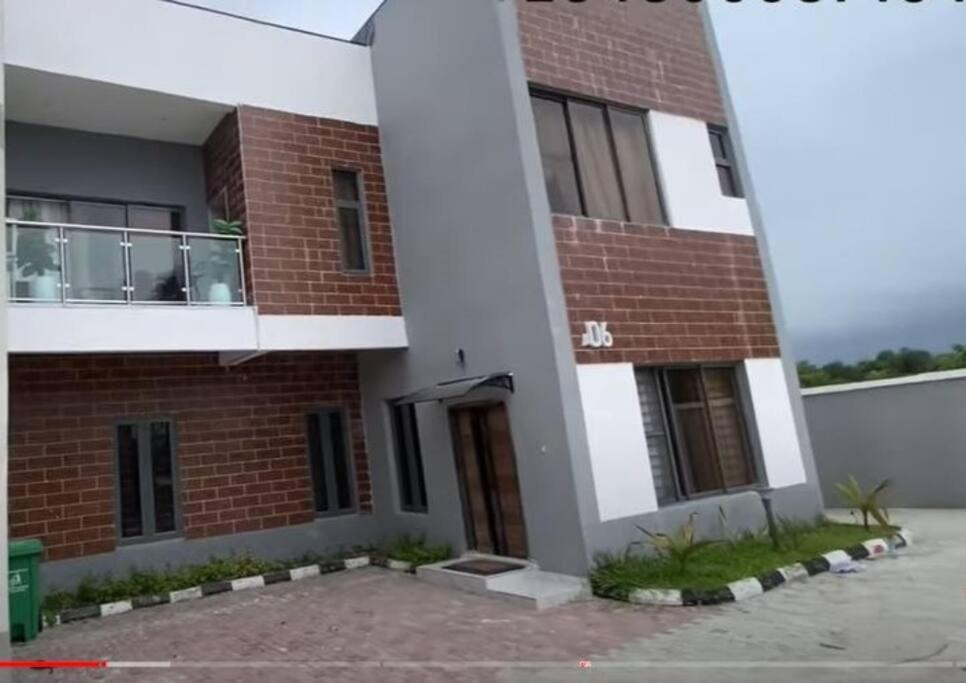 3 Bedroom with Full Kitchen "A cozy and Serenity Villa in the heart of Lekki" - B&B Sangotedo