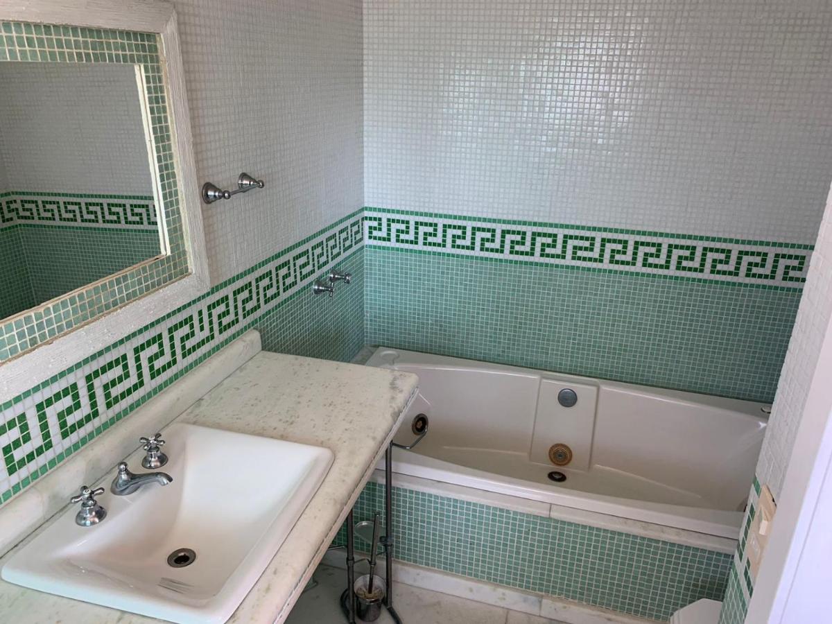 Deluxe Suite with Spa Bath