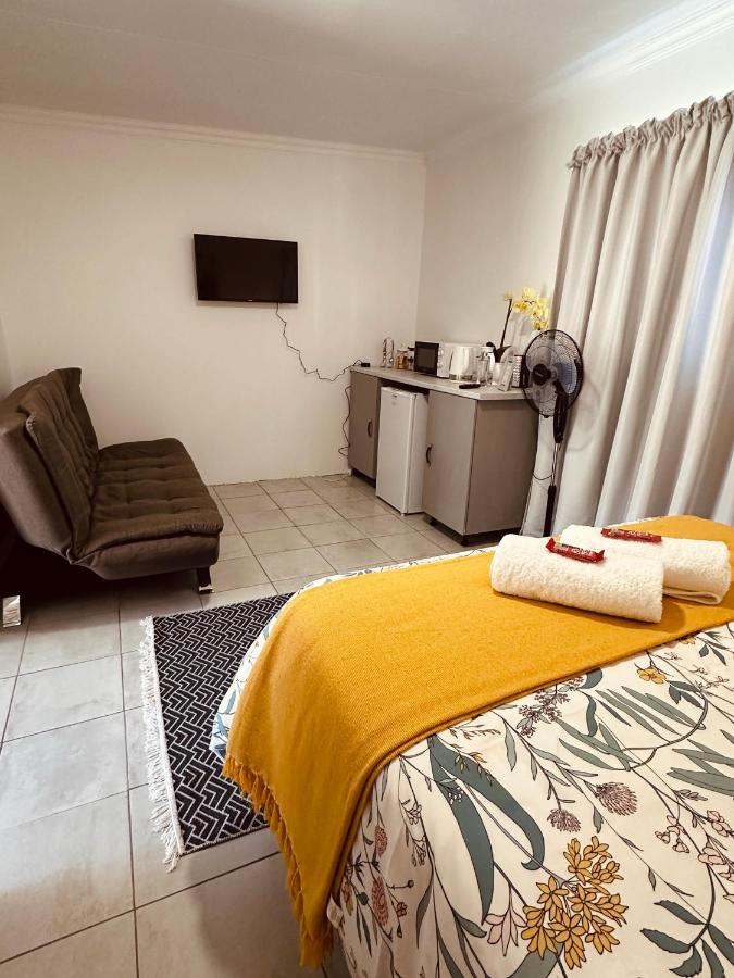 Deluxe Double Room (2 Adults + 1 Child)