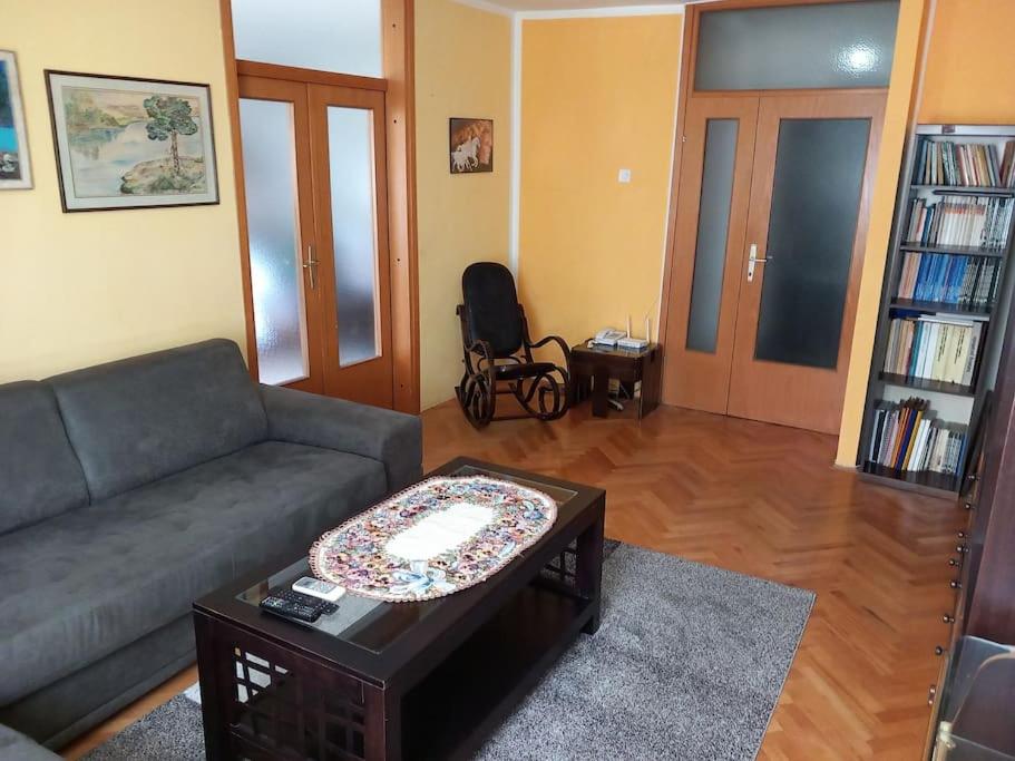 Large apartment near the sea - Chambres d’hôtes Tivat