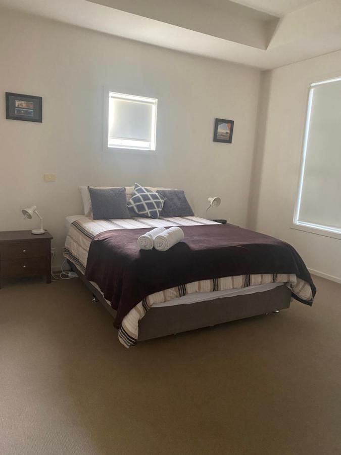 Two Story, Torquay Holiday Home with Large Balcony - B&B Torquay