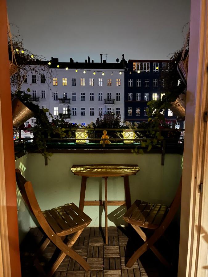 Spirit & Style - grosszügige, helle Altbauwohnung in bester Prenzlauer Berg Lage - B&B