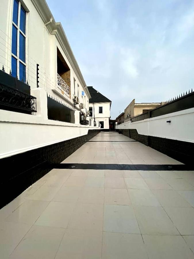 Luxury 2bed, 24hrs light, Netflix, WiFi in Gbagada - B&B