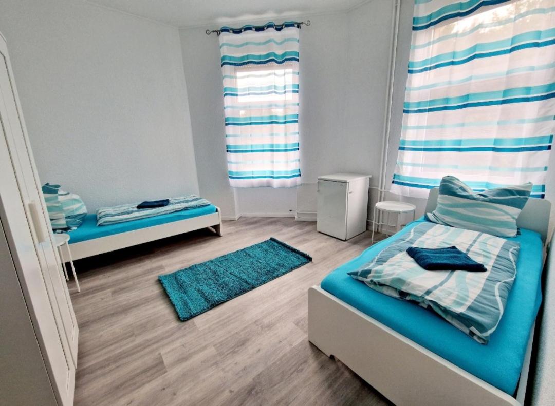 Ferienwohnung Monteurwohnung - 4 Zimmer, 2 Bäder bis zu 8 Personen - B&B Niederzissen