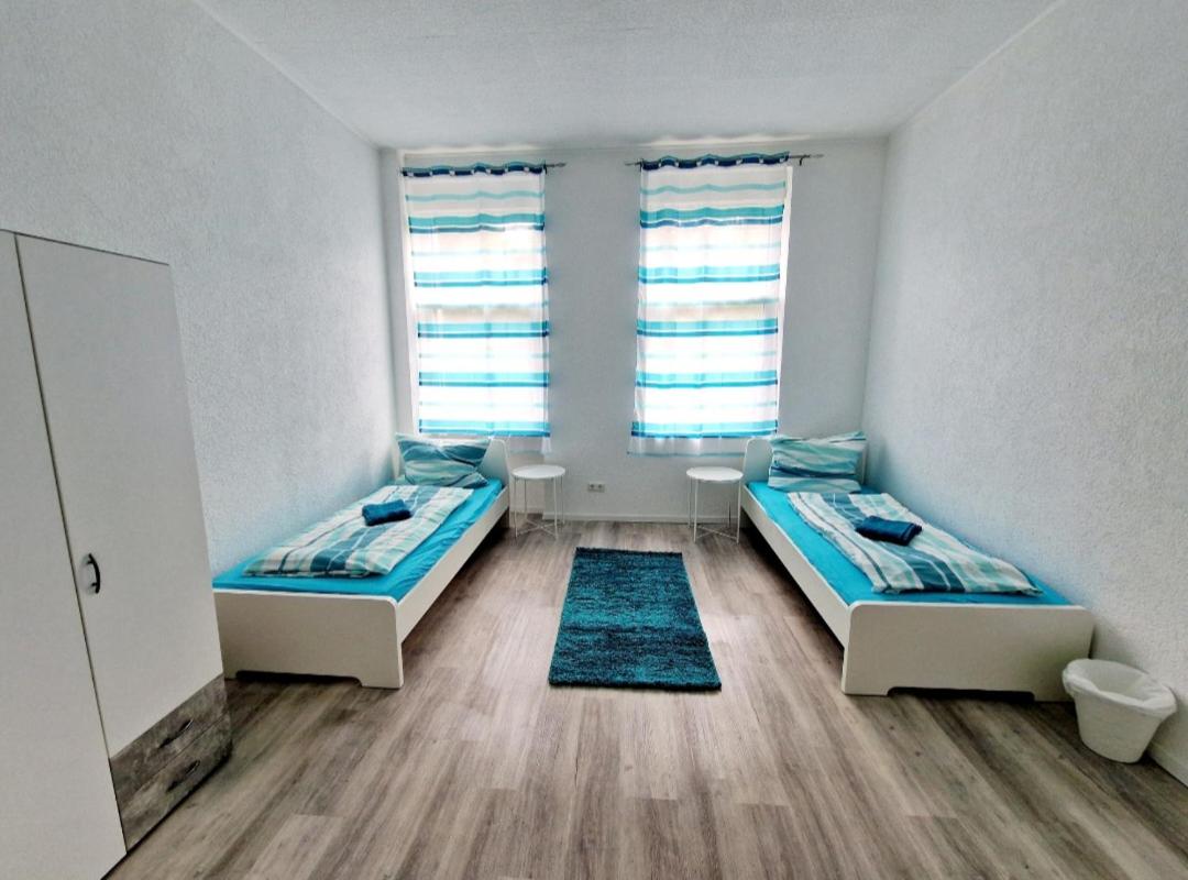 Ferienwohnung Monteurwohnung - 4 Zimmer, 2 Bäder bis zu 8 Personen - Bed and Breakfast