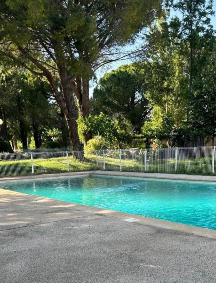 Studio résidence village Camarguais - B&B Arles