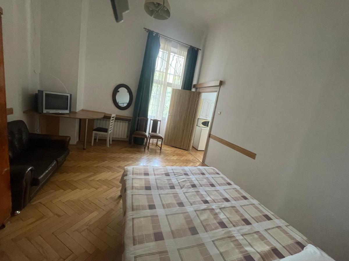 Zimmer mit Kingsize-Bett