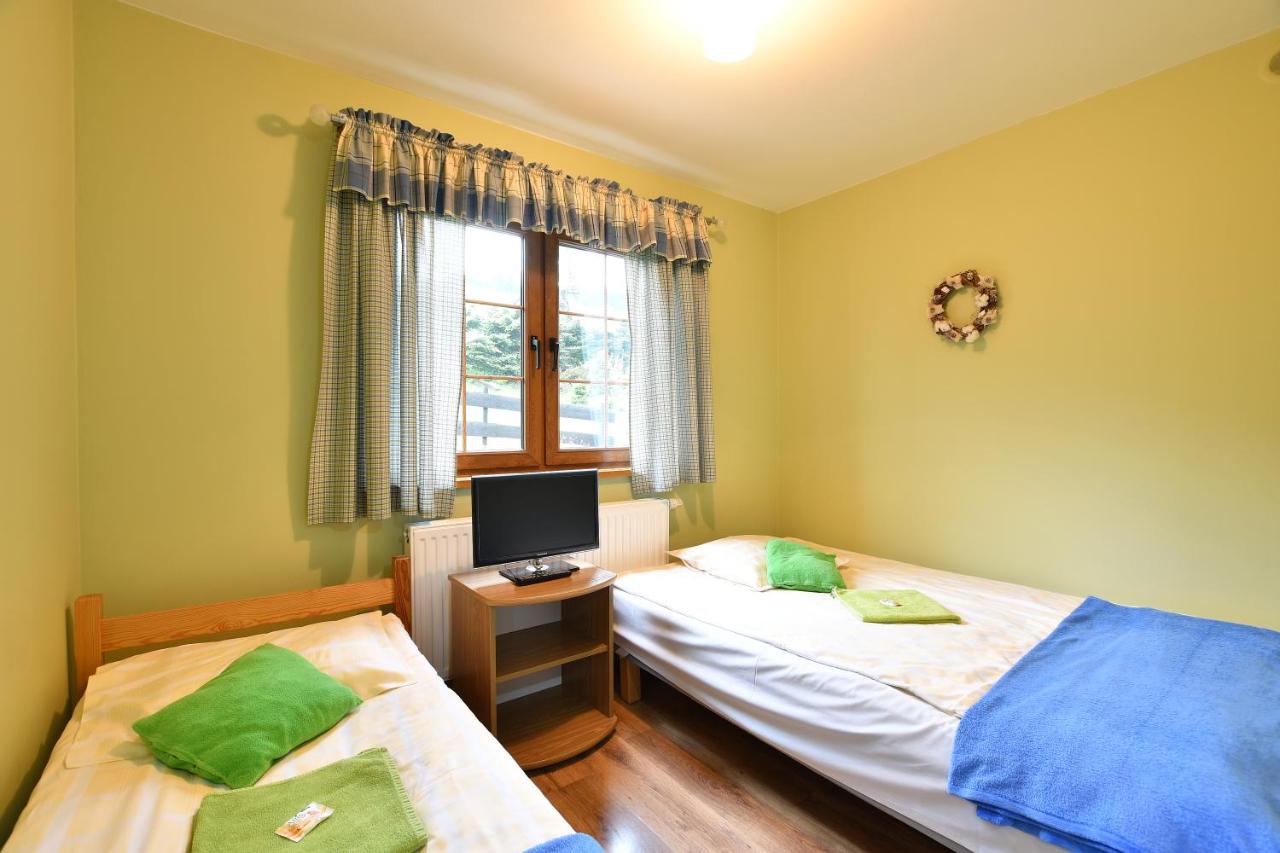 Dreibettzimmer mit Gartenblick