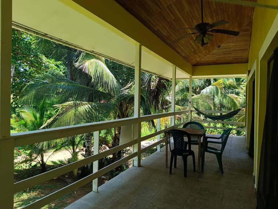 Casa Rilla - Big Creek, Isla Colon - Bed and Breakfast