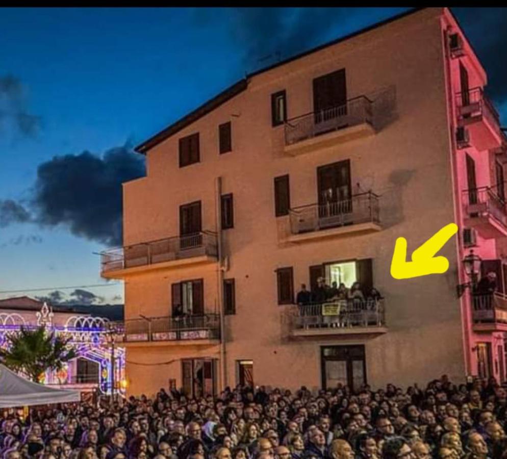 La casa sulla piazza - B&B Cerda
