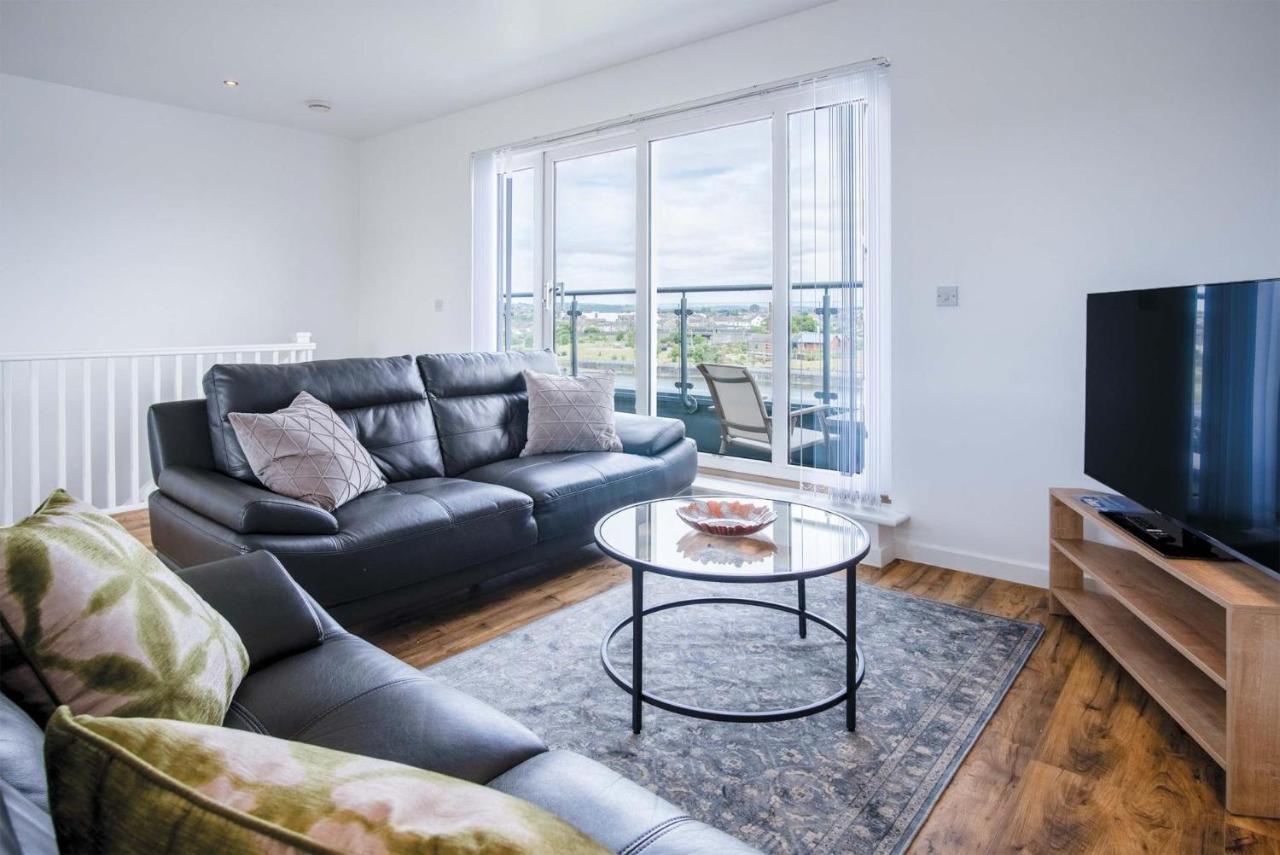 Skyline Duplex Penthouse - 3 Bedroom - Llanelli - B&B