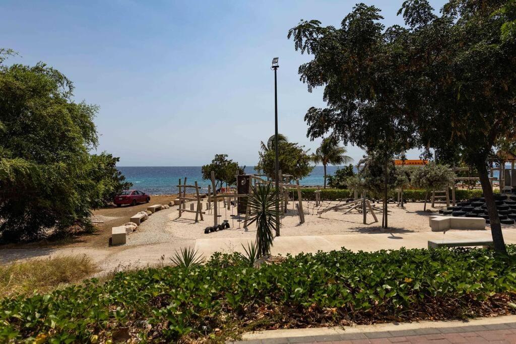 Oceanfront 3 Bedroom house - Bed and Breakfast Willemstad