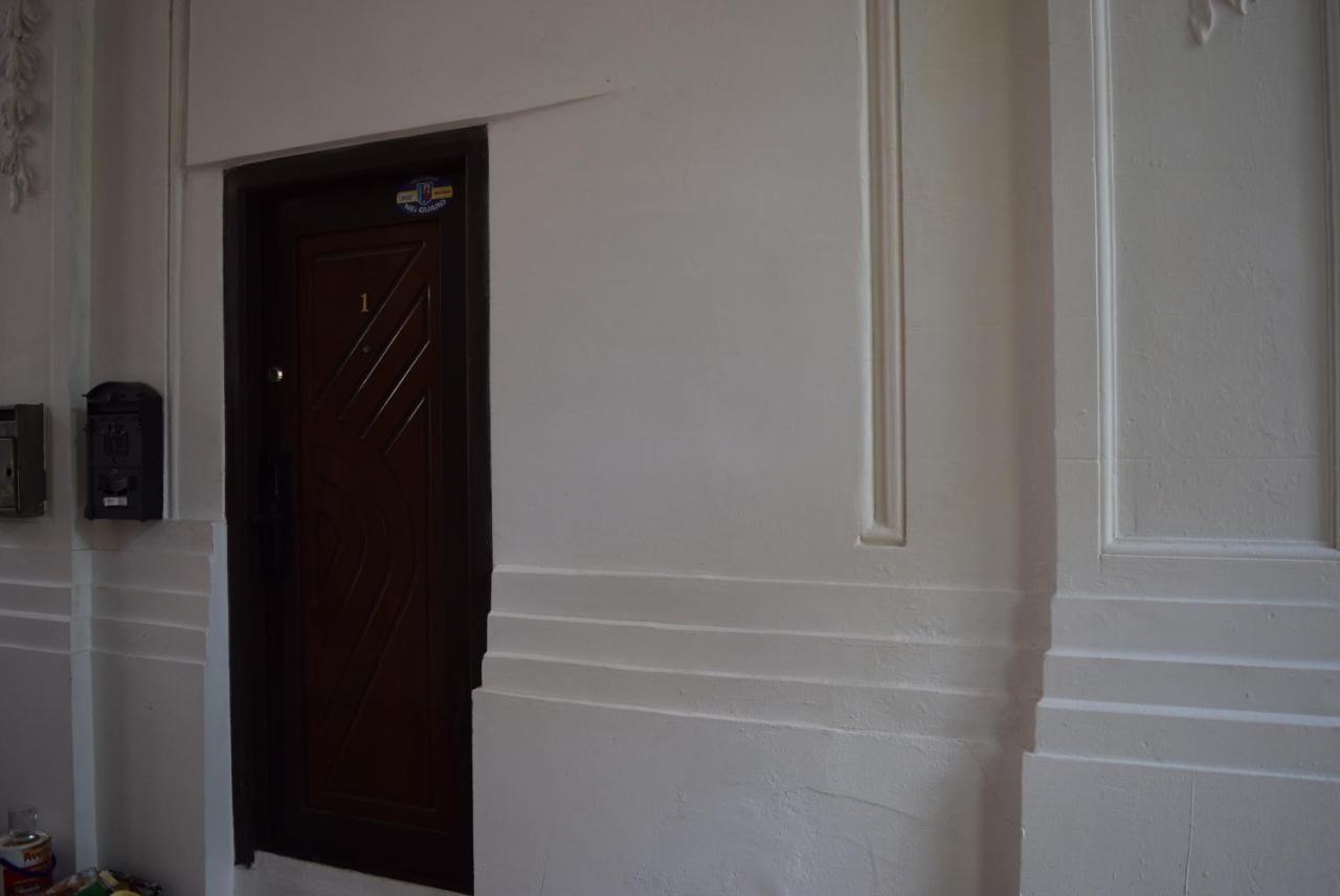 Grand Boulevard Apartment at Piata Romana - B&B Bucarest