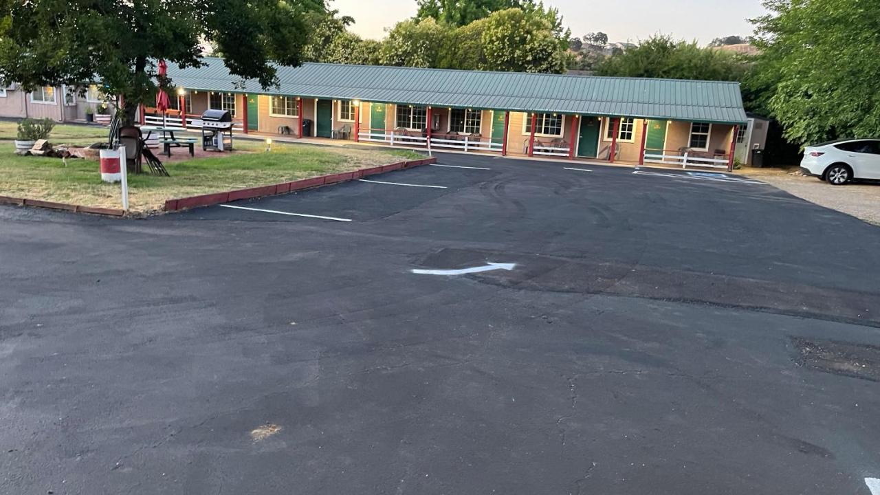 Jumping Frog Motel - B&B