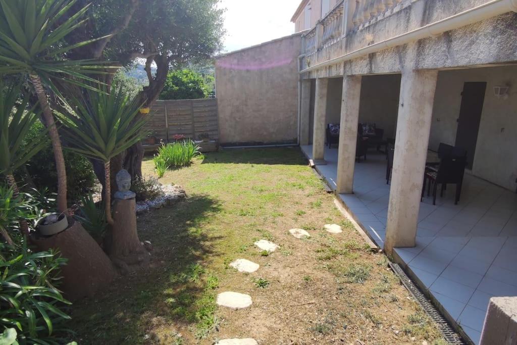 Chez LINAT - Paisible appartement avec jardin et vue mer - B&B