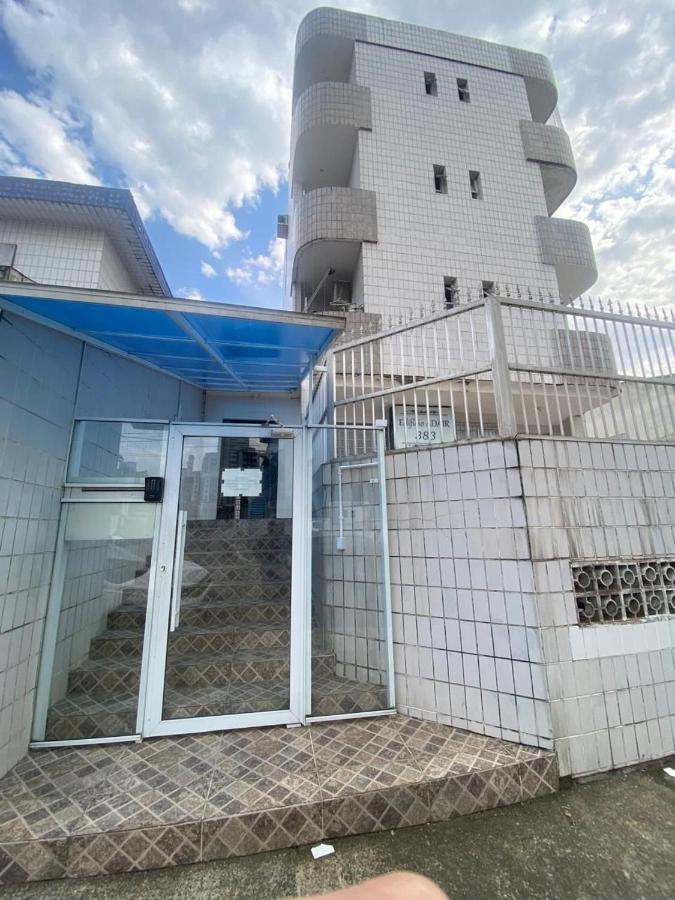 Canto forte- Suíte c/varanda - até 5 hóspedes- garagem - WI FI e 200 metros da Praia, 50 metros da Av Gastronômica da PG - Ferienwohnung Praia Grande