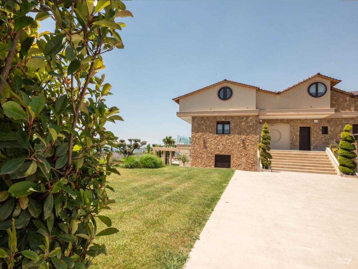 Palma Villa & Suite With Pool - B&B Nea Kallikrateia