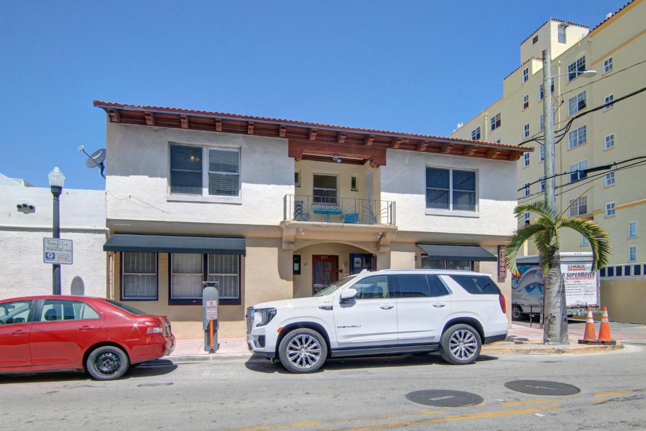 13th Street, 2 Bedroom by Deco 305- Walk to Beach - B&B Miami Beach