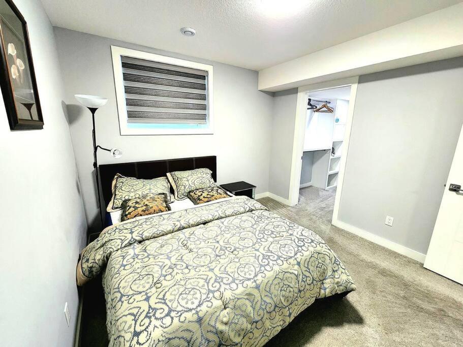 Luxurious home away from home with AC - B&B