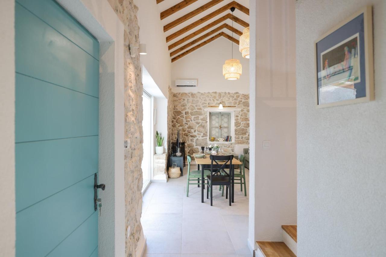 Stone House Lole - B&B