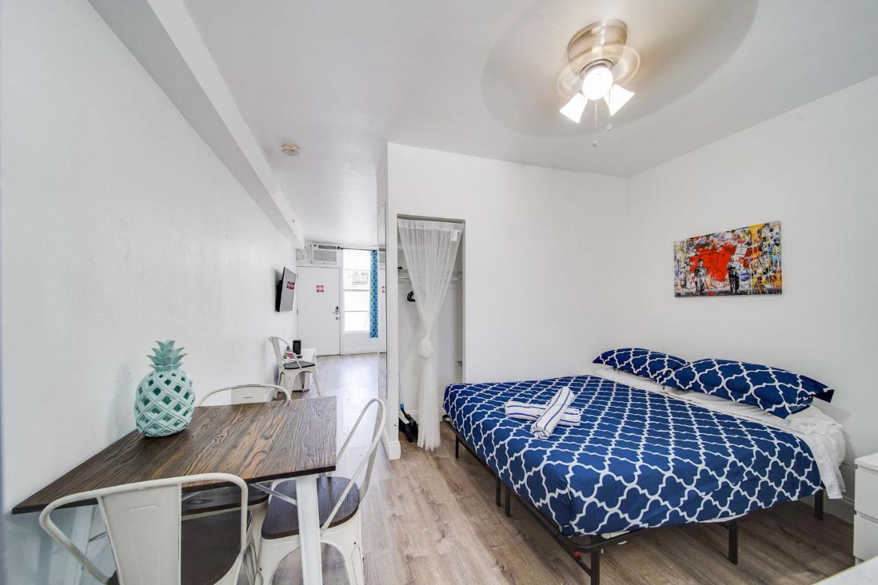 Steps 2 Beach, Ocean Drive Deco Apt w/2 Queen Beds - B&B