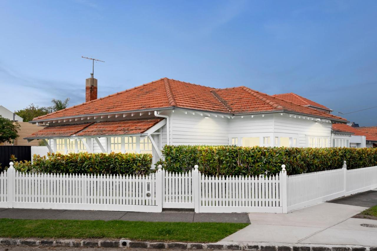 Stunning home - Walk to beach - B&B
