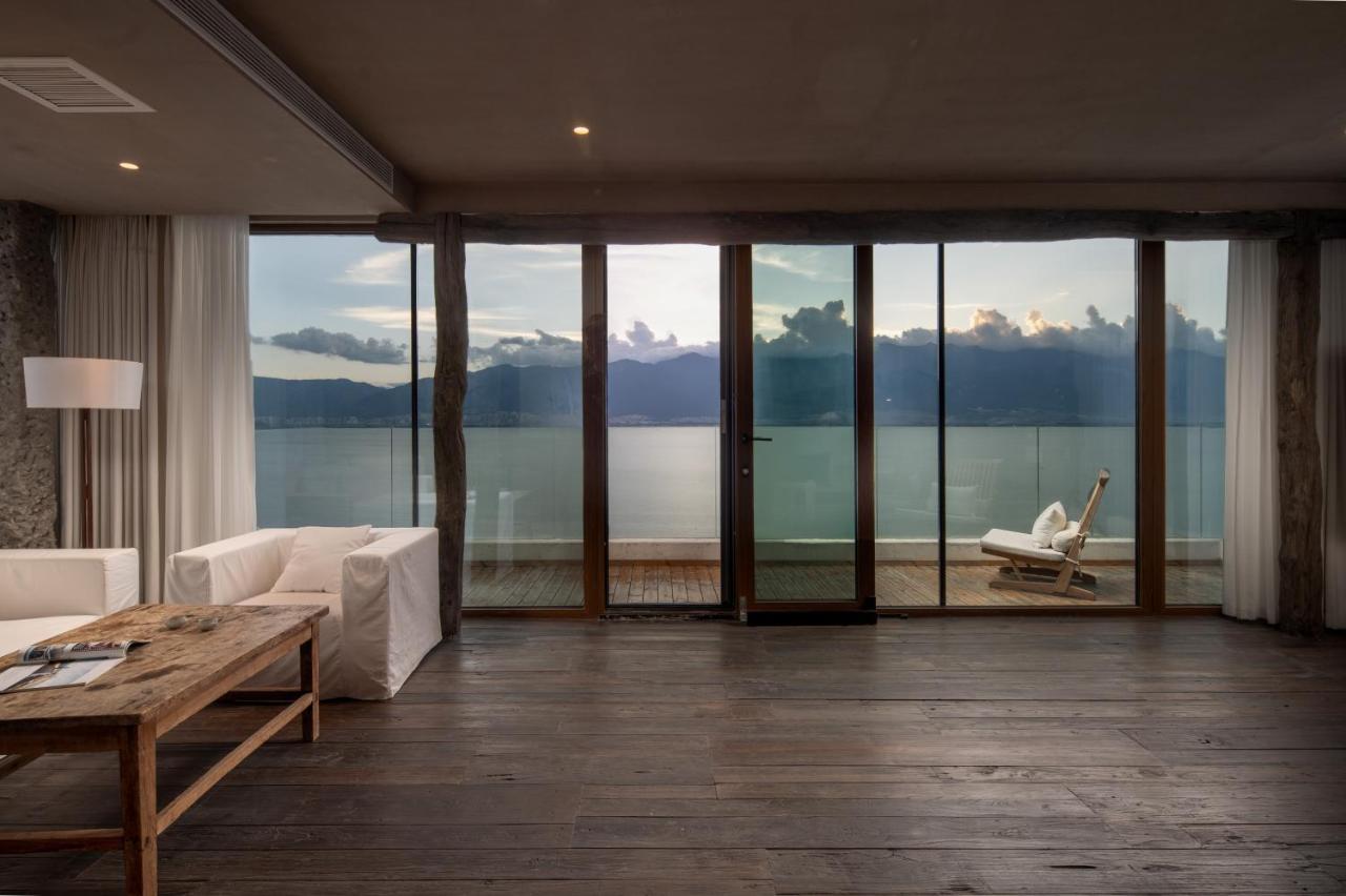 Wind 180° Sea View King Room