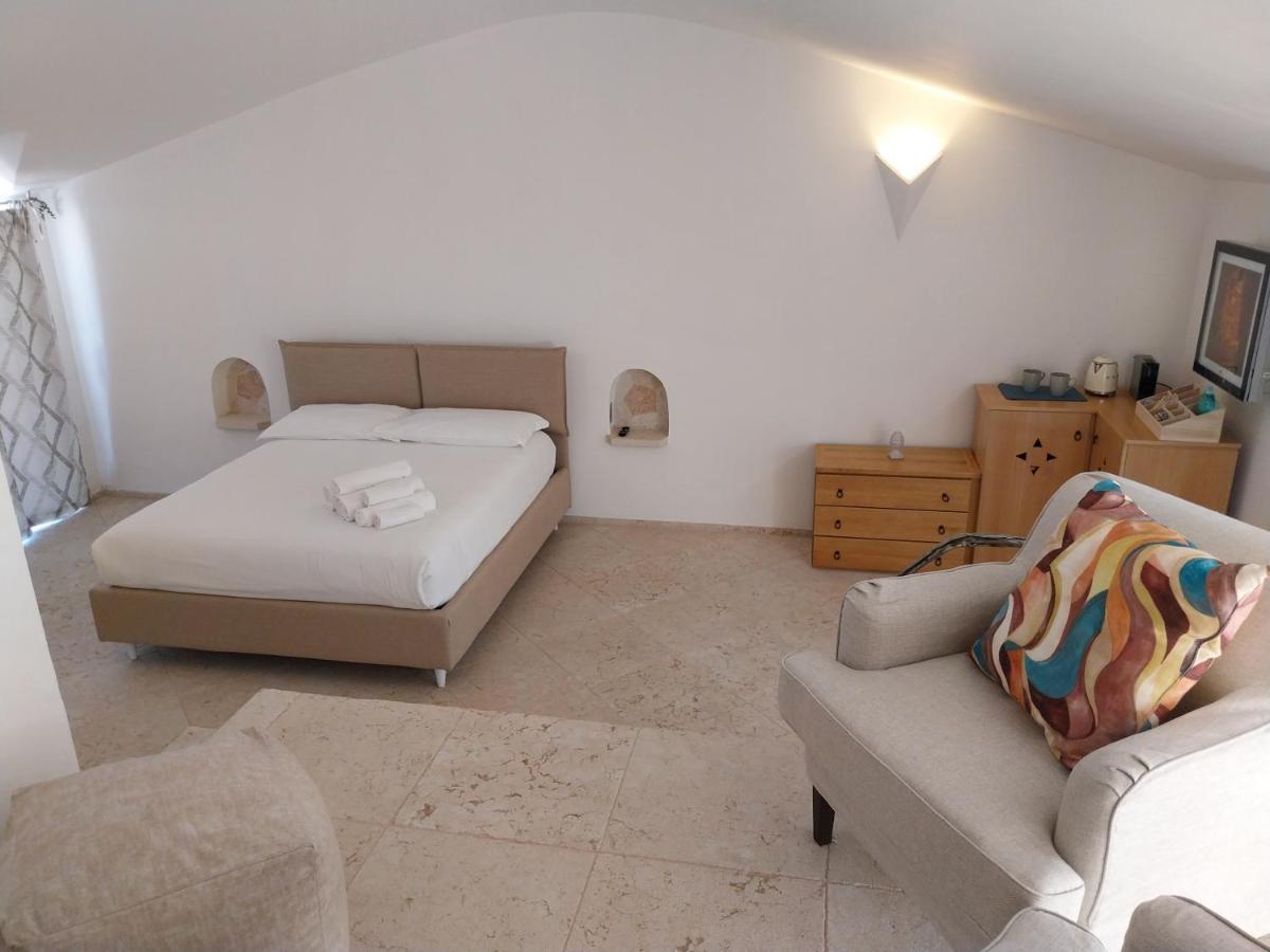 Deluxe Double Room with Balcony and Sea View