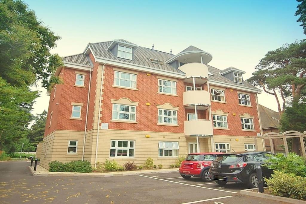 2 Bed GF Apartment Walking distance to the beach - B&B