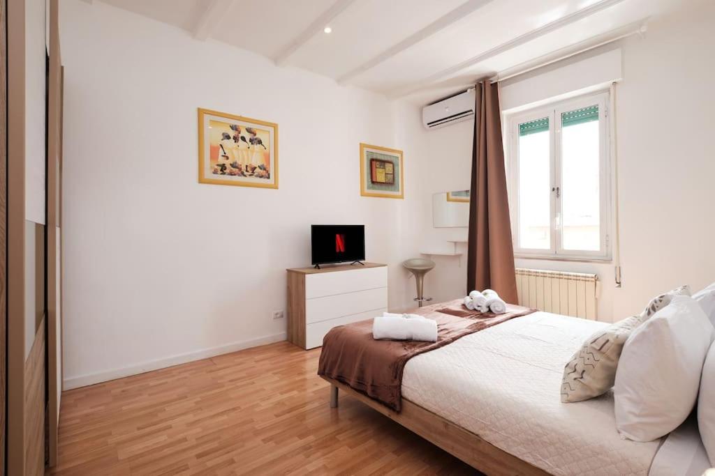 Penthouse 200 meters from metro Wi-Fi and AC - Ferienwohnung Rom