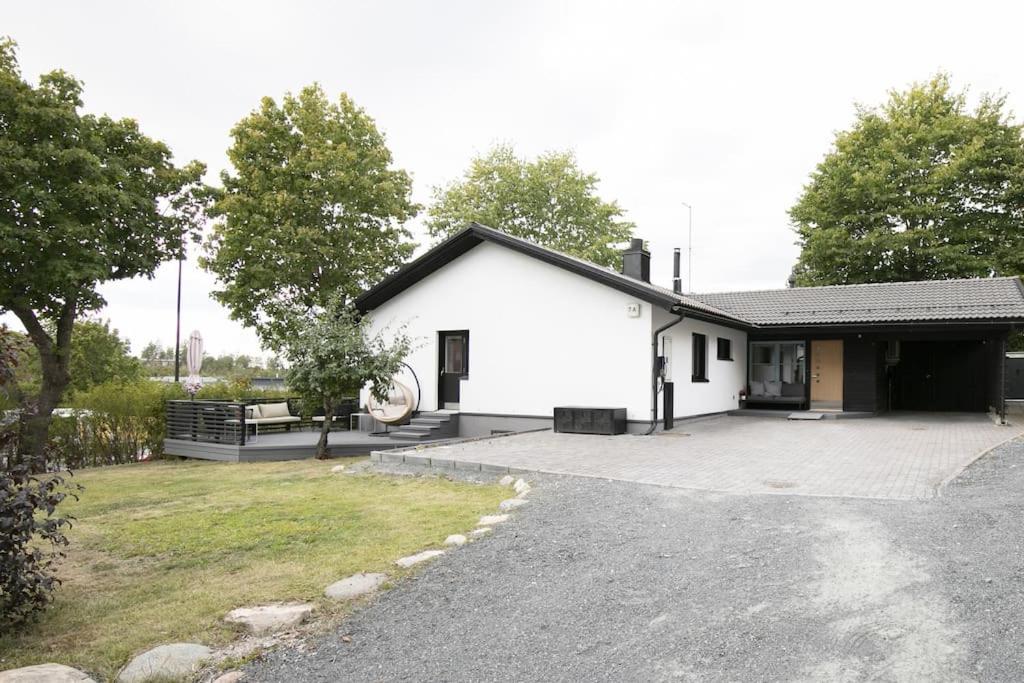 Modern villa in good location - B&B