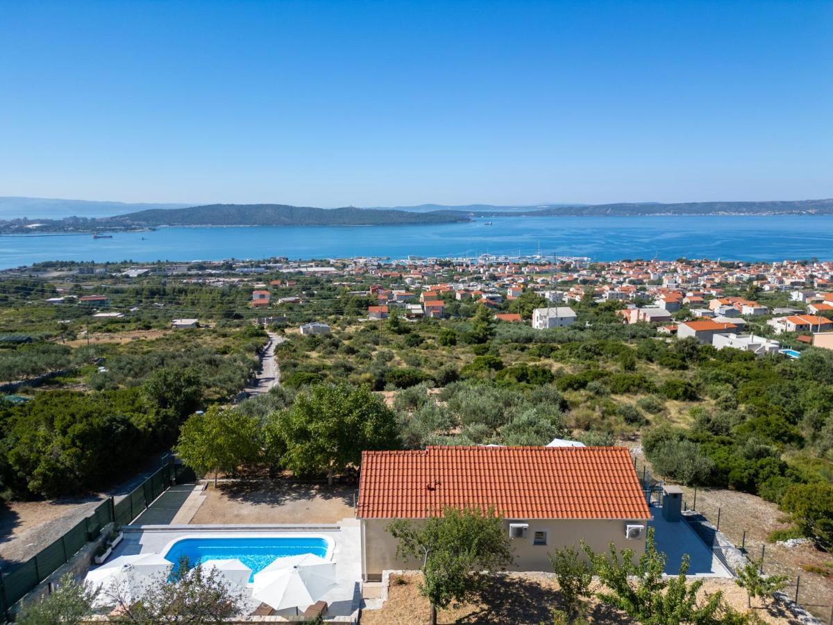 Private Villa Golden Hour with a view of Split area - Chambres d’hôtes Kaštel Sućurac